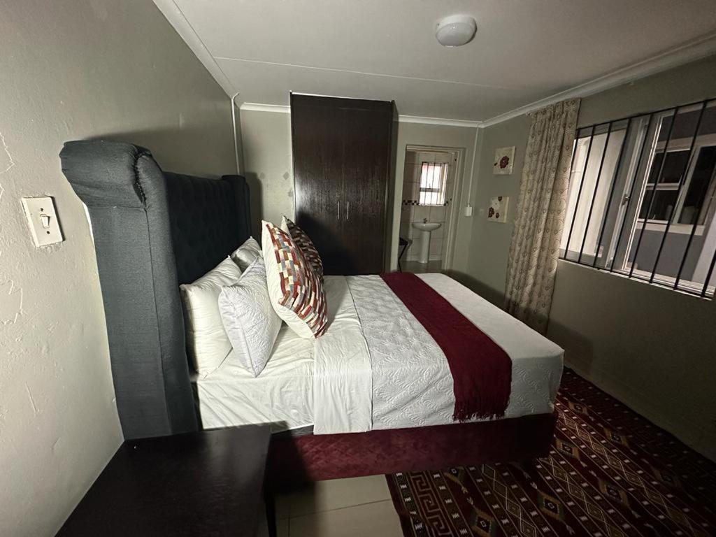 The Hide In Roodepoort Hotel Екстериор снимка