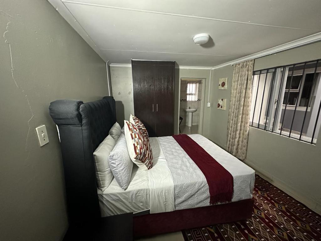 The Hide In Roodepoort Hotel Екстериор снимка